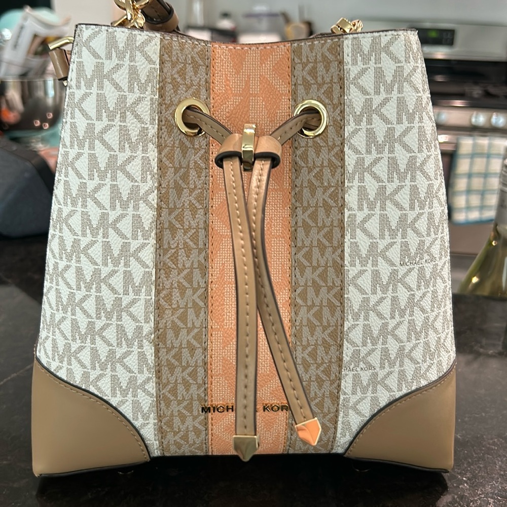 Michael Kors Cantaloupe Small Bucket Shoulder Bag